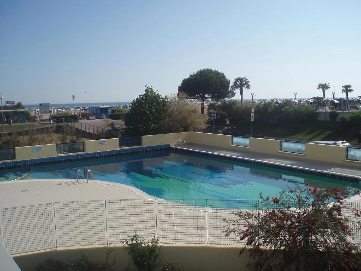 Cozy Two-Bedroom Apartment In A Seafront Building Bibione