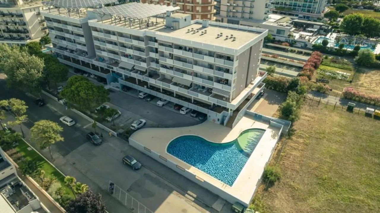 Cozy Two-Bedroom Apartment In A Seafront Building Bibione 0*,