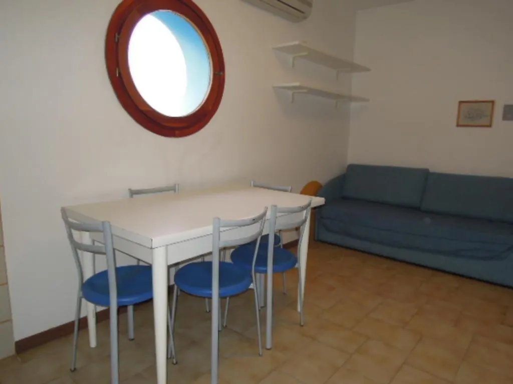 Cozy Two-Bedroom Apartment In A Seafront Building Bibione