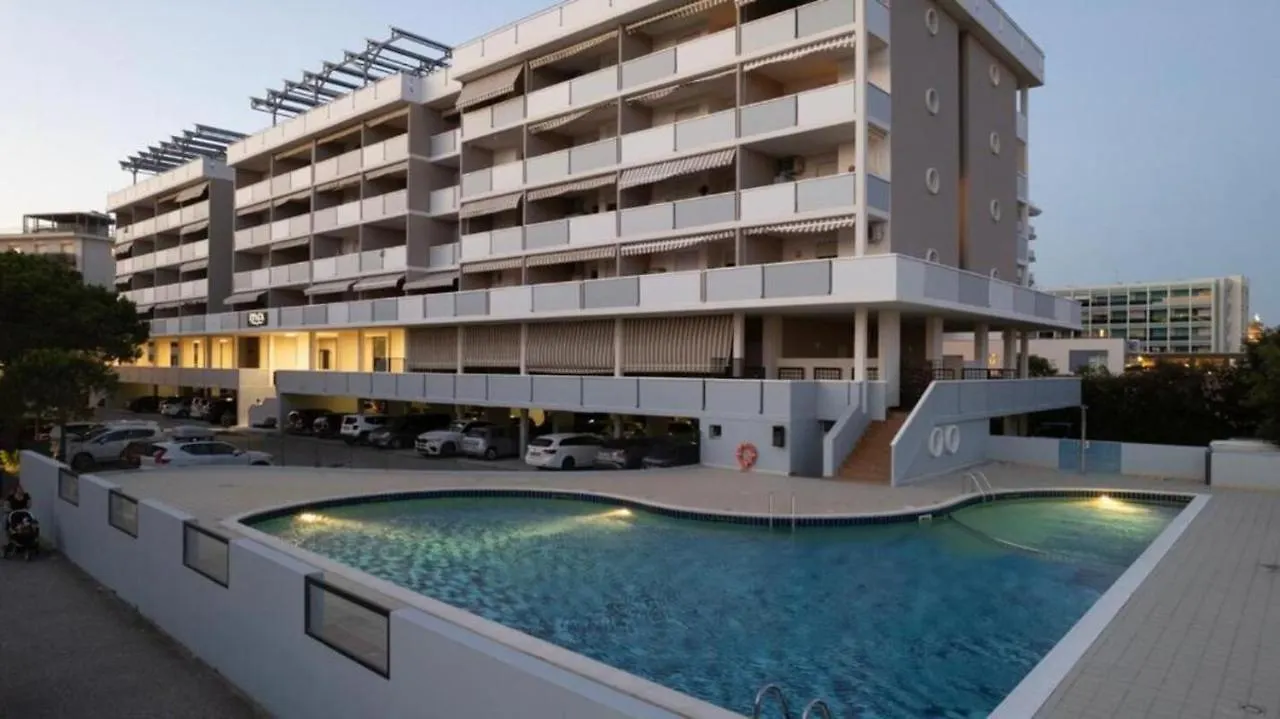 Cozy Two-Bedroom Apartment In A Seafront Building Bibione