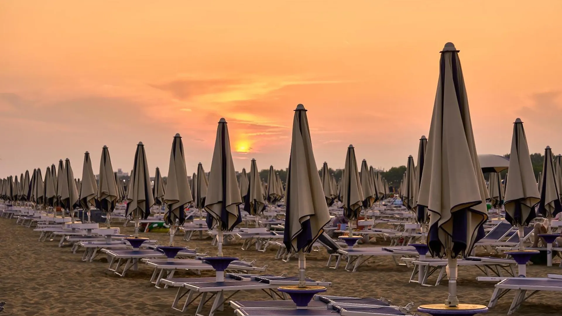 Cozy Two-Bedroom Apartment In A Seafront Building Bibione 0*,