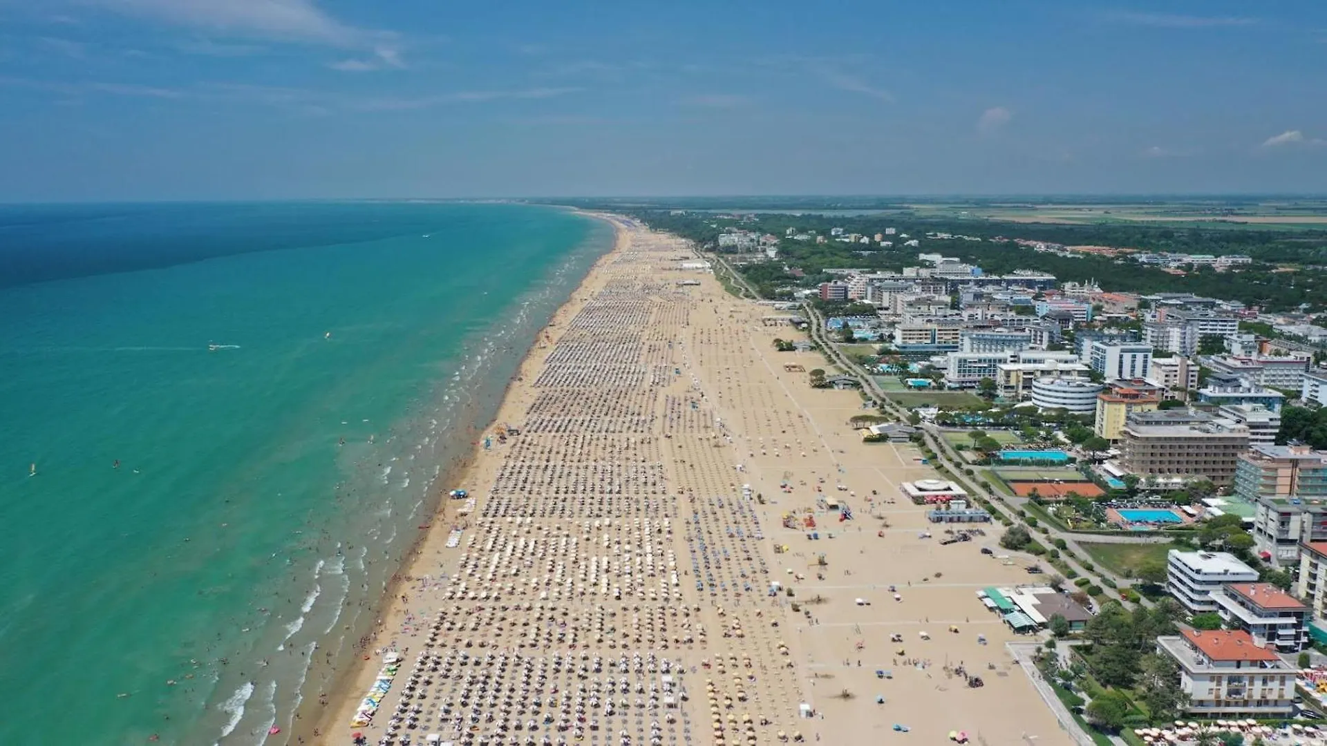 Cozy Two-Bedroom Apartment In A Seafront Building Bibione