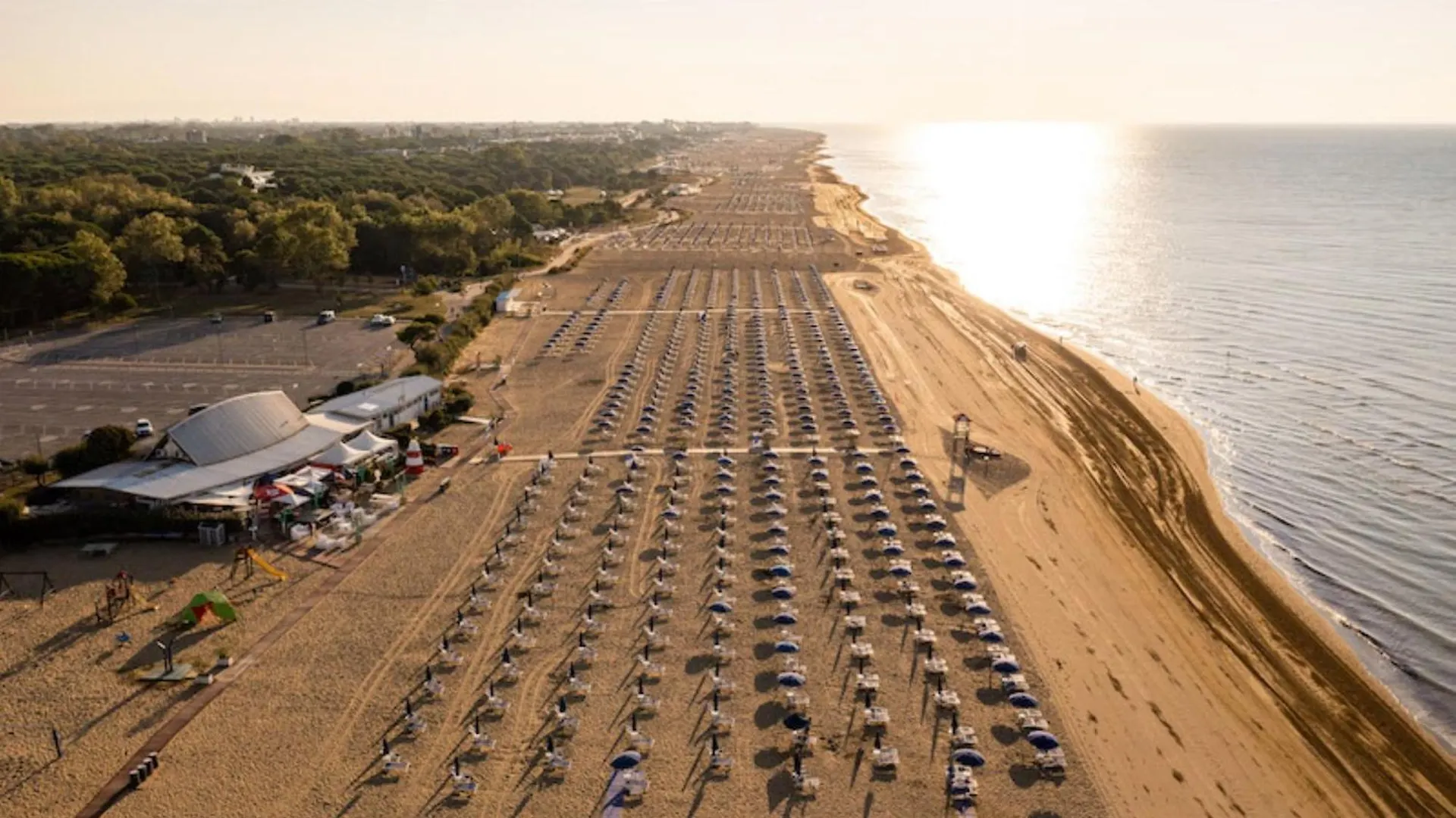 Cozy Two-Bedroom Apartment In A Seafront Building Bibione Italy