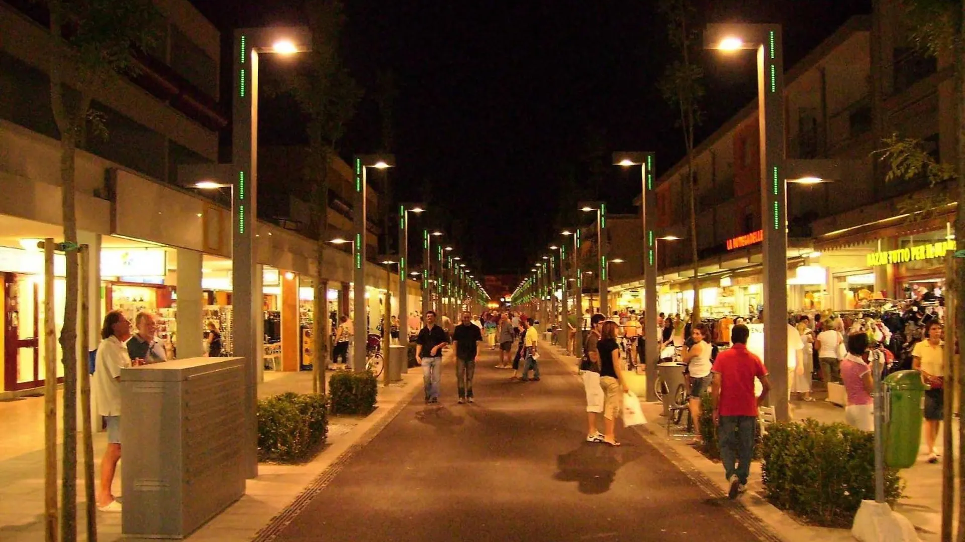 Cozy Two-Bedroom Apartment In A Seafront Building Bibione